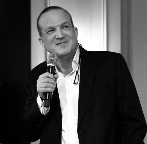Dr. Raphael Nagel